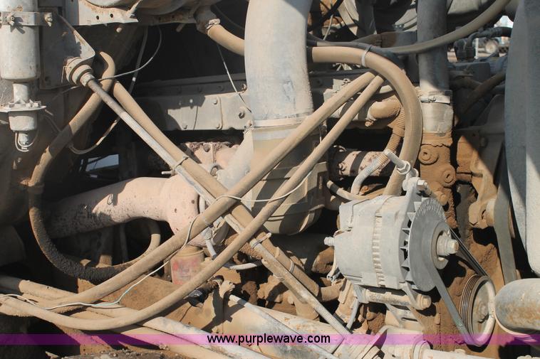 image for item H1708 1985 International F2574 mixer truck