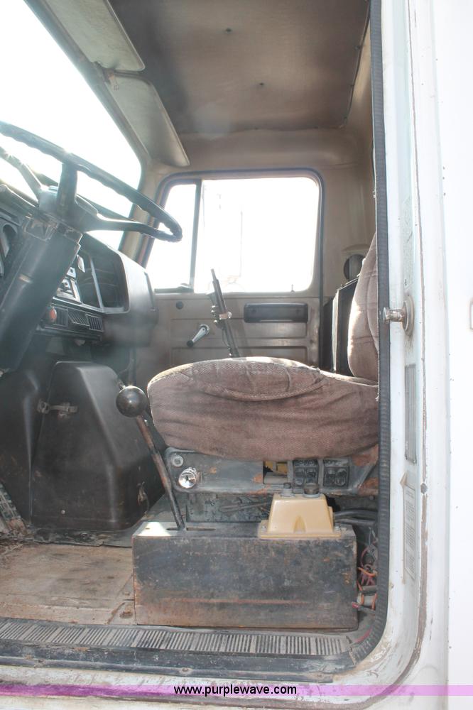 image for item H1708 1985 International F2574 mixer truck