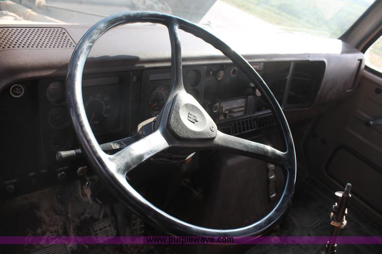 image for item H1708 1985 International F2574 mixer truck