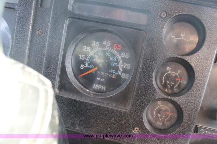 image for item H1708 1985 International F2574 mixer truck