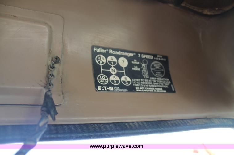 image for item H1708 1985 International F2574 mixer truck