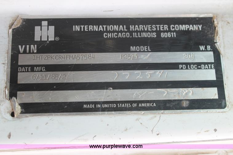 image for item H1708 1985 International F2574 mixer truck