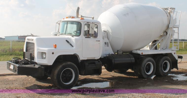 image for item H1709 1994 Mack DM690S mixer truck