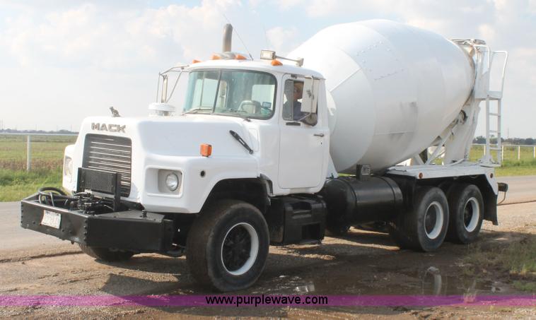 image for item H1709 1994 Mack DM690S mixer truck