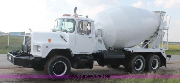 image for item H1709 1994 Mack DM690S mixer truck