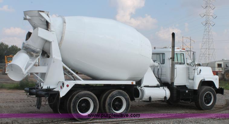 image for item H1709 1994 Mack DM690S mixer truck