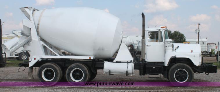 image for item H1709 1994 Mack DM690S mixer truck