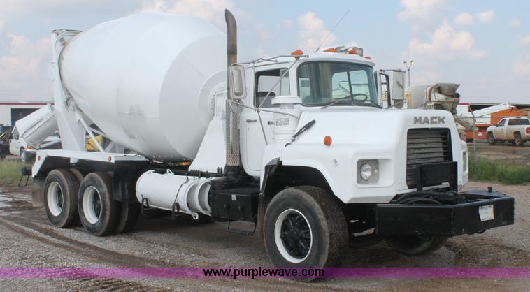 image for item H1709 1994 Mack DM690S mixer truck