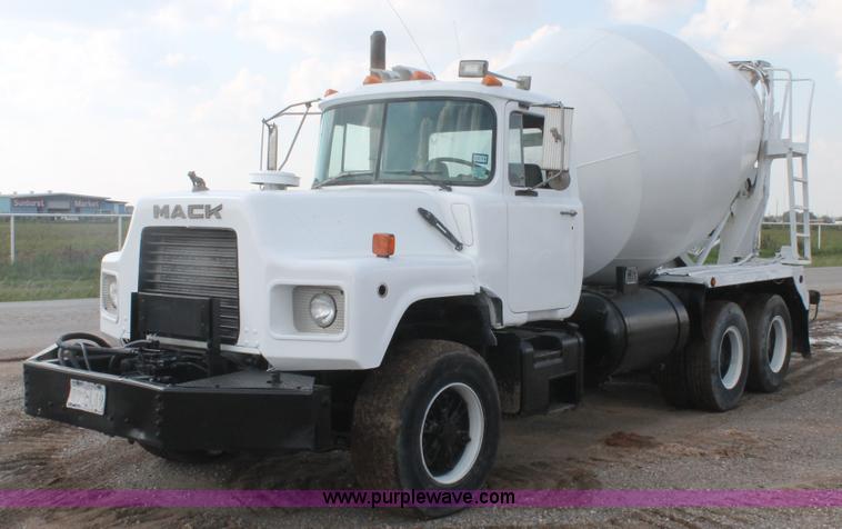 image for item H1709 1994 Mack DM690S mixer truck