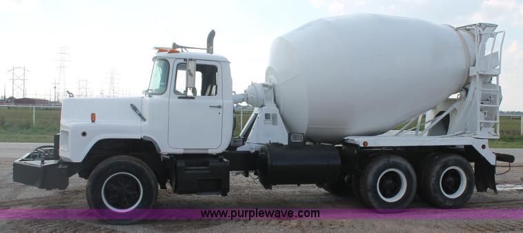 image for item H1709 1994 Mack DM690S mixer truck