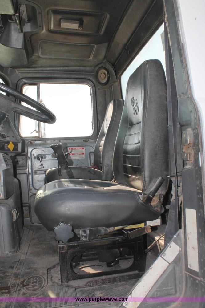 image for item H1709 1994 Mack DM690S mixer truck