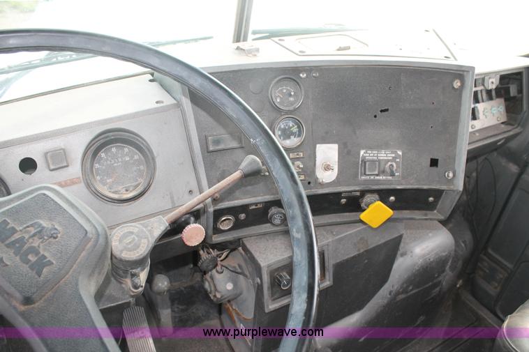 image for item H1709 1994 Mack DM690S mixer truck