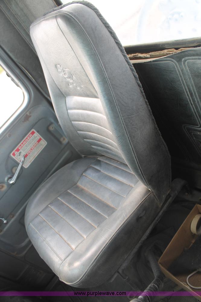 image for item H1709 1994 Mack DM690S mixer truck