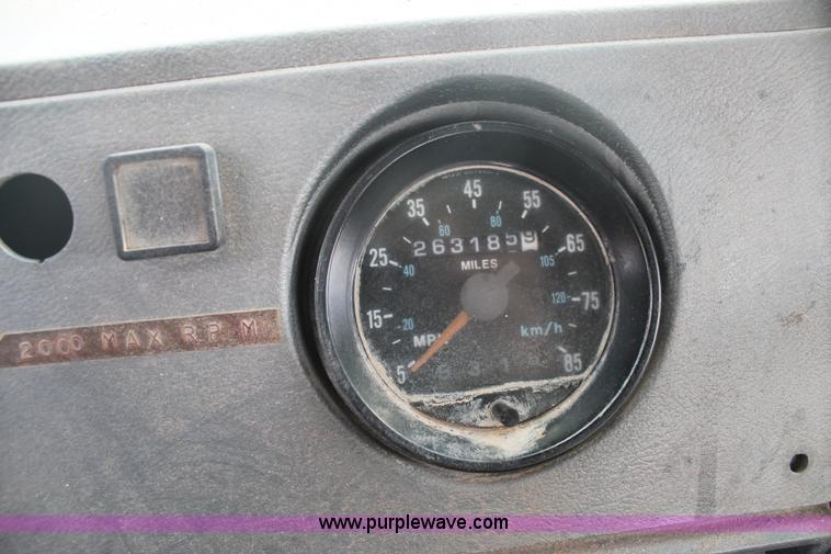 image for item H1709 1994 Mack DM690S mixer truck