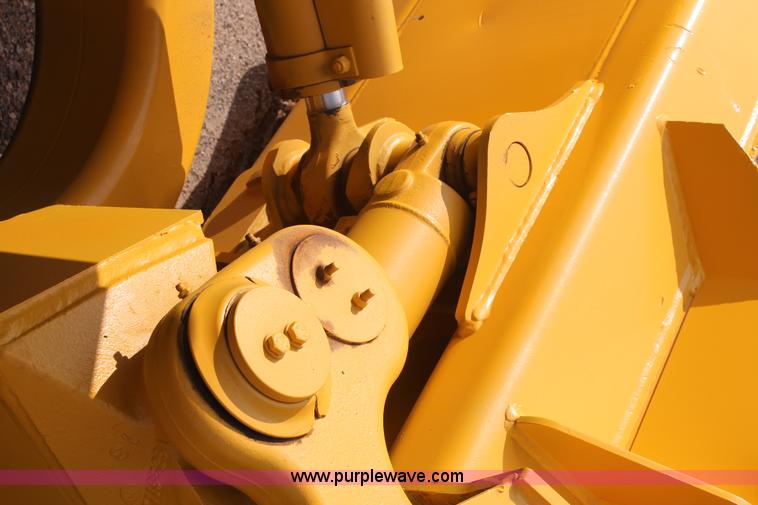 image for item H1711 1997 John Deere 550G dozer