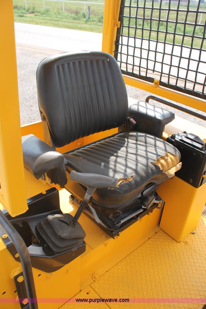 image for item H1711 1997 John Deere 550G dozer