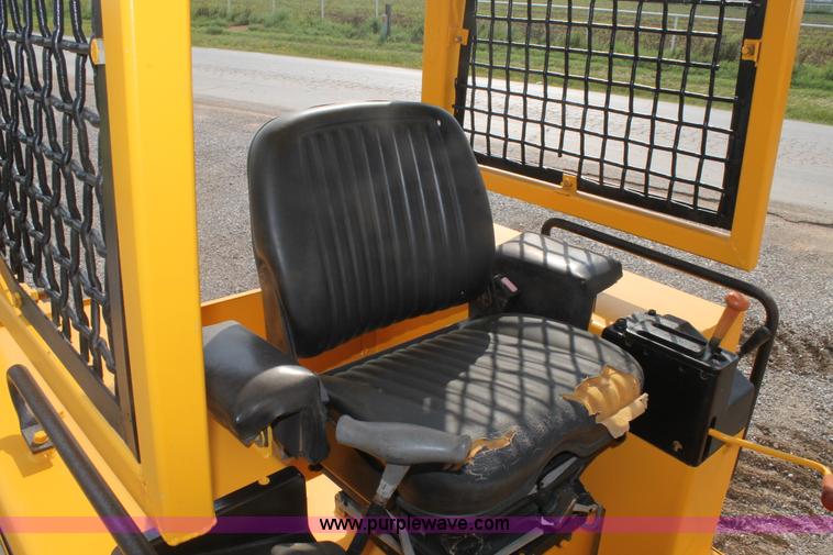 image for item H1711 1997 John Deere 550G dozer