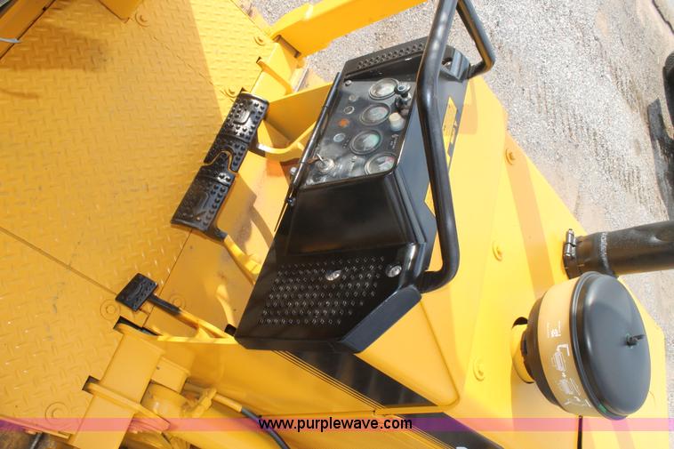 image for item H1711 1997 John Deere 550G dozer