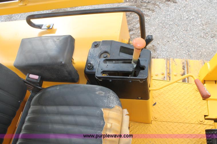 image for item H1711 1997 John Deere 550G dozer