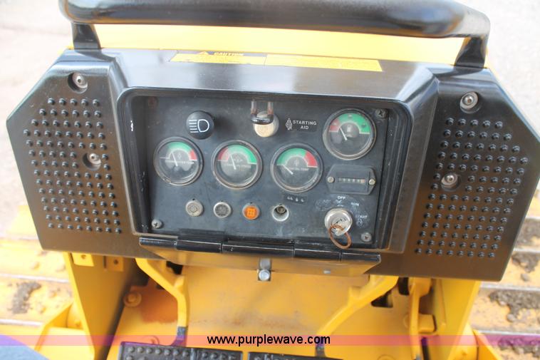 image for item H1711 1997 John Deere 550G dozer