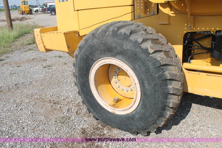 image for item H1713 2002 John Deere 624H wheel loader