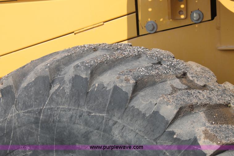 image for item H1713 2002 John Deere 624H wheel loader