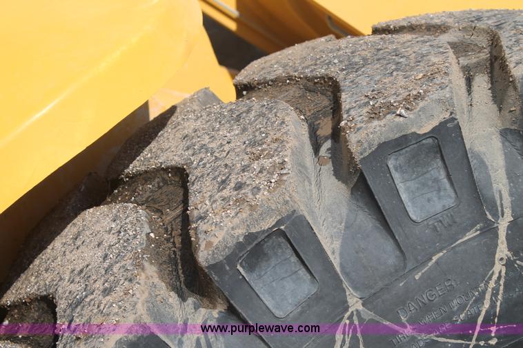 image for item H1713 2002 John Deere 624H wheel loader