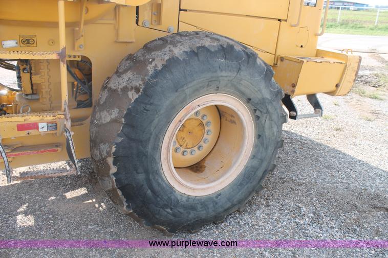 image for item H1713 2002 John Deere 624H wheel loader