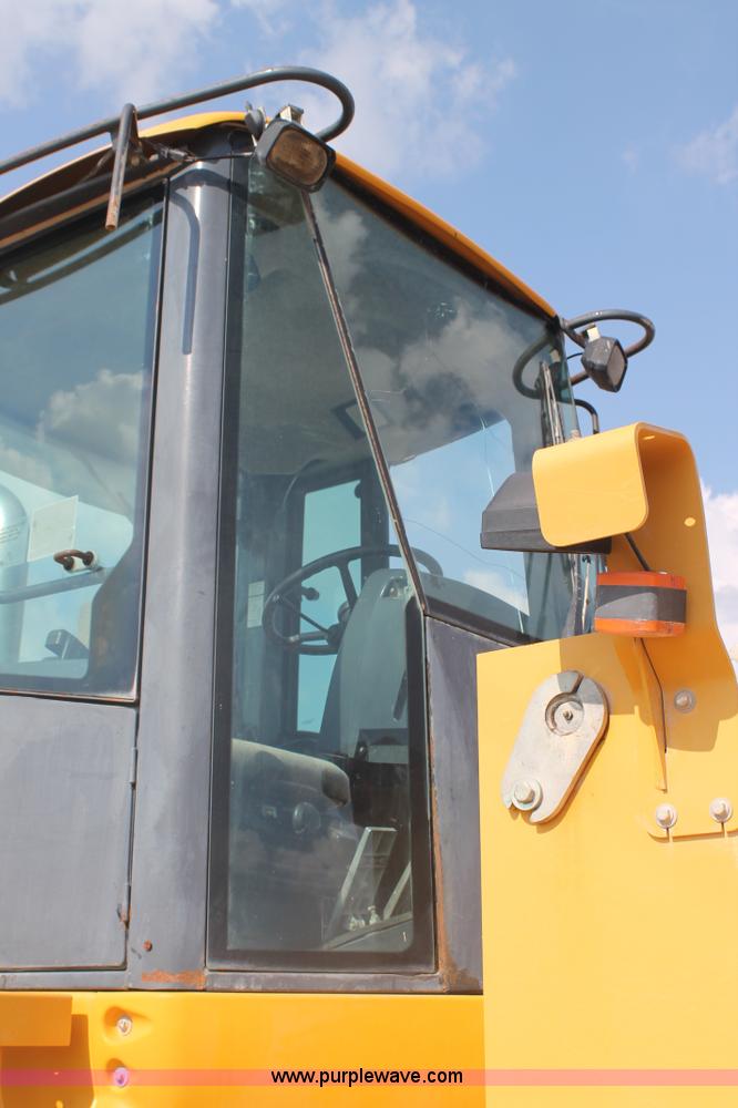 image for item H1713 2002 John Deere 624H wheel loader