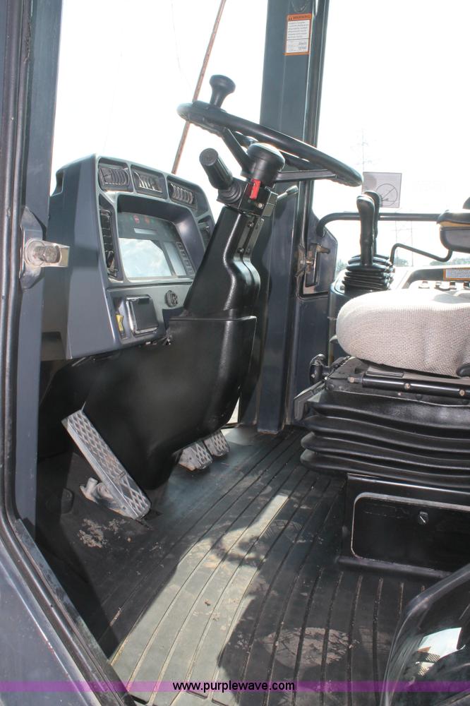 image for item H1713 2002 John Deere 624H wheel loader