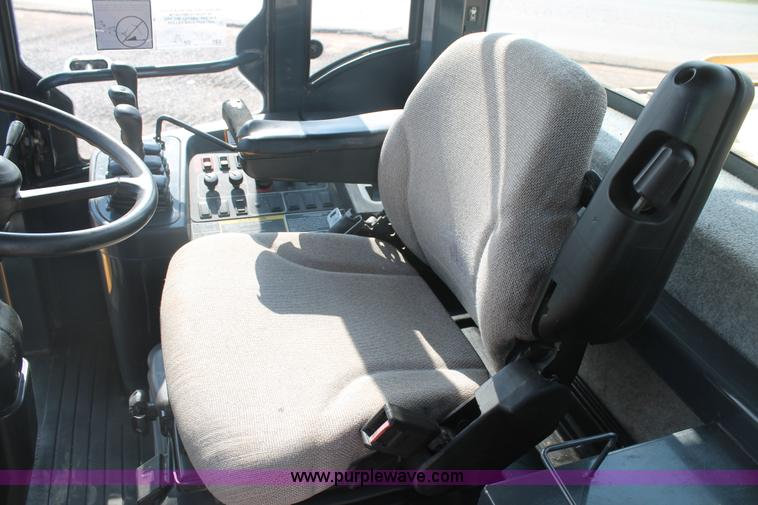 image for item H1713 2002 John Deere 624H wheel loader