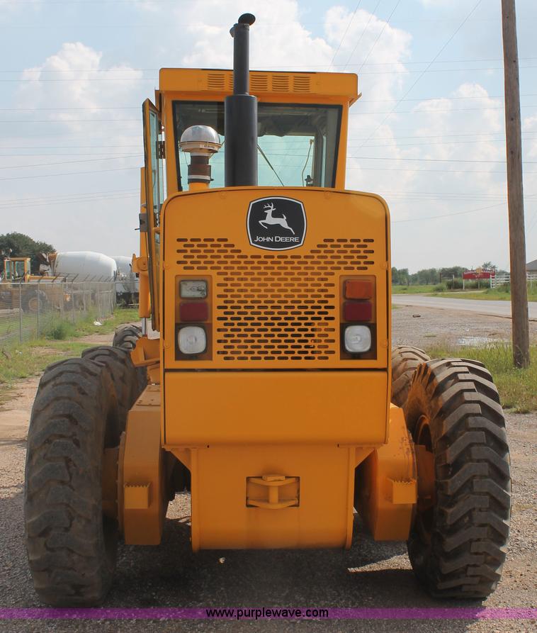 image for item H1714 1991 John Deere 670B articulated motor grader