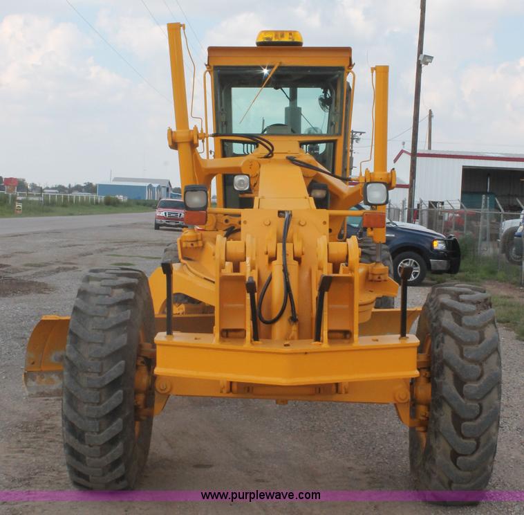 image for item H1714 1991 John Deere 670B articulated motor grader