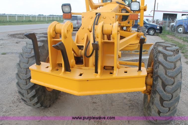 image for item H1714 1991 John Deere 670B articulated motor grader