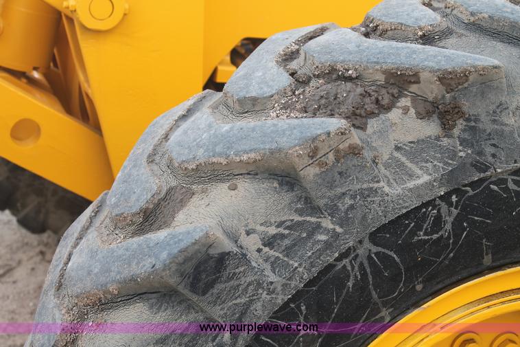 image for item H1714 1991 John Deere 670B articulated motor grader