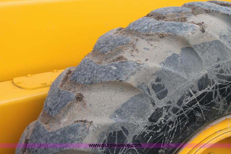 image for item H1714 1991 John Deere 670B articulated motor grader