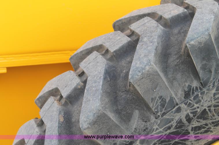 image for item H1714 1991 John Deere 670B articulated motor grader