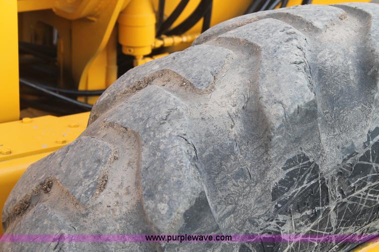 image for item H1714 1991 John Deere 670B articulated motor grader