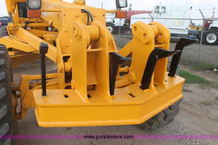 image for item H1714 1991 John Deere 670B articulated motor grader