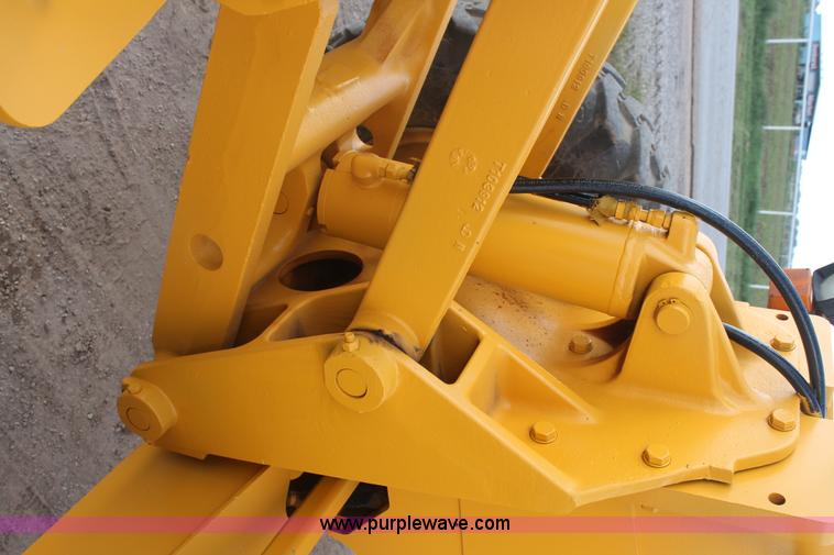 image for item H1714 1991 John Deere 670B articulated motor grader