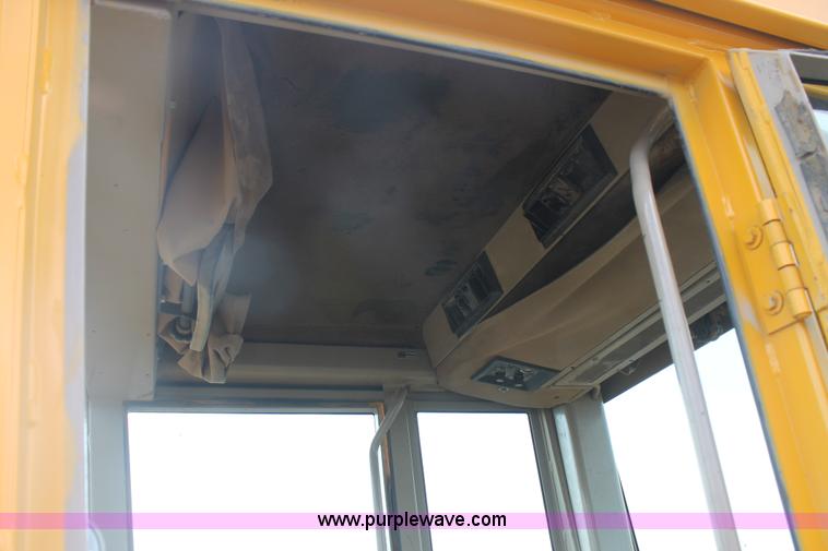 image for item H1714 1991 John Deere 670B articulated motor grader