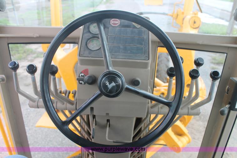 image for item H1714 1991 John Deere 670B articulated motor grader