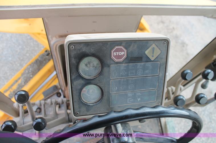 image for item H1714 1991 John Deere 670B articulated motor grader