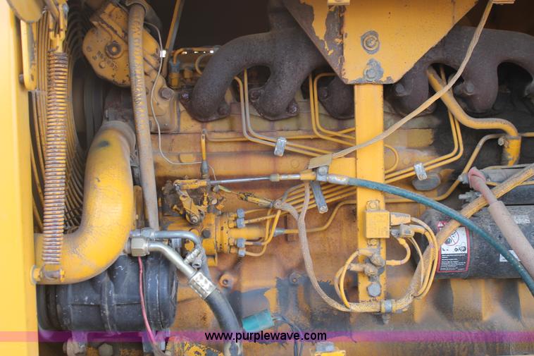 image for item H1714 1991 John Deere 670B articulated motor grader