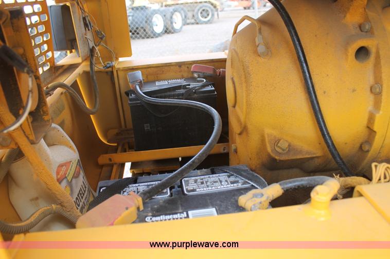 image for item H1714 1991 John Deere 670B articulated motor grader