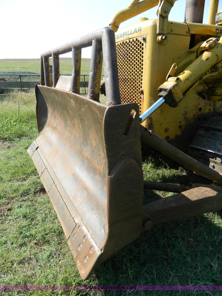 image for item H2419 1965 Caterpillar D6B dozer