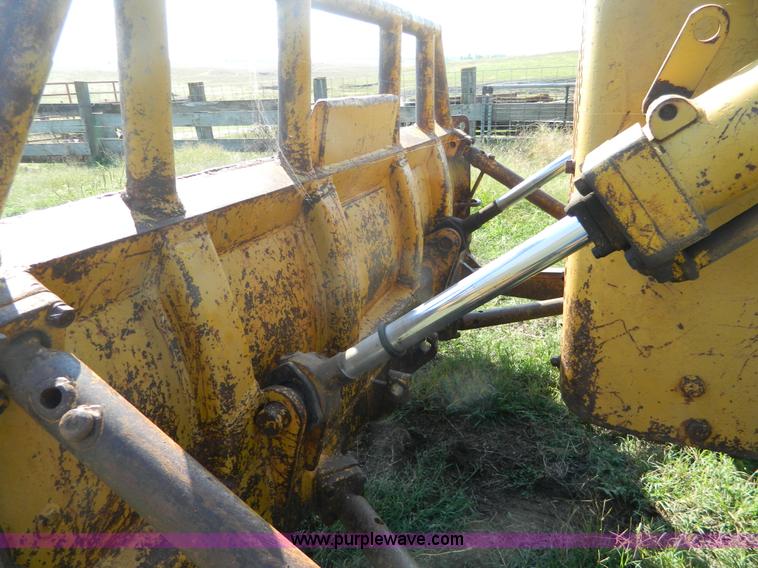 image for item H2419 1965 Caterpillar D6B dozer