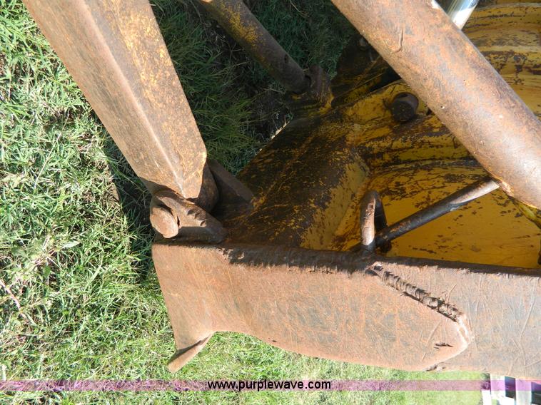image for item H2419 1965 Caterpillar D6B dozer