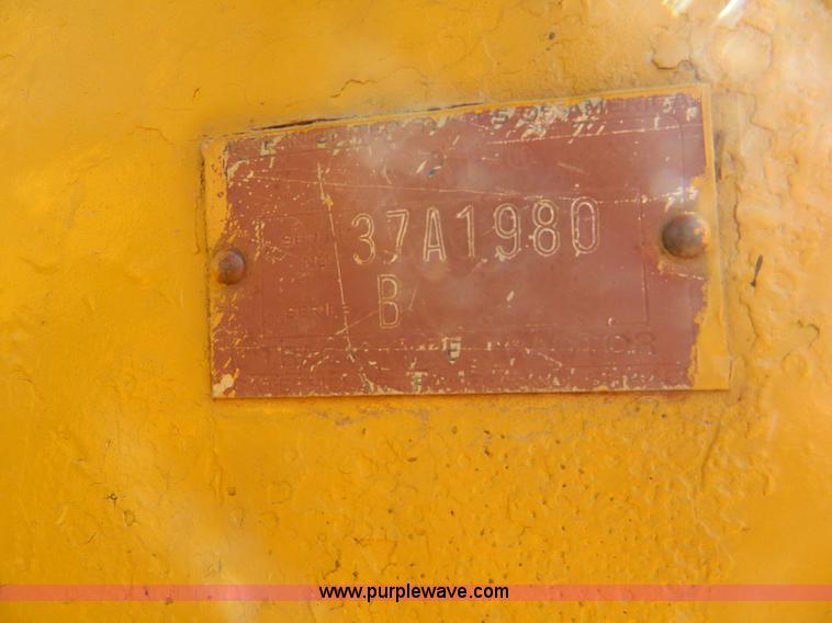 image for item H2419 1965 Caterpillar D6B dozer