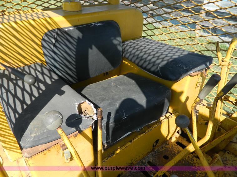 image for item H2419 1965 Caterpillar D6B dozer